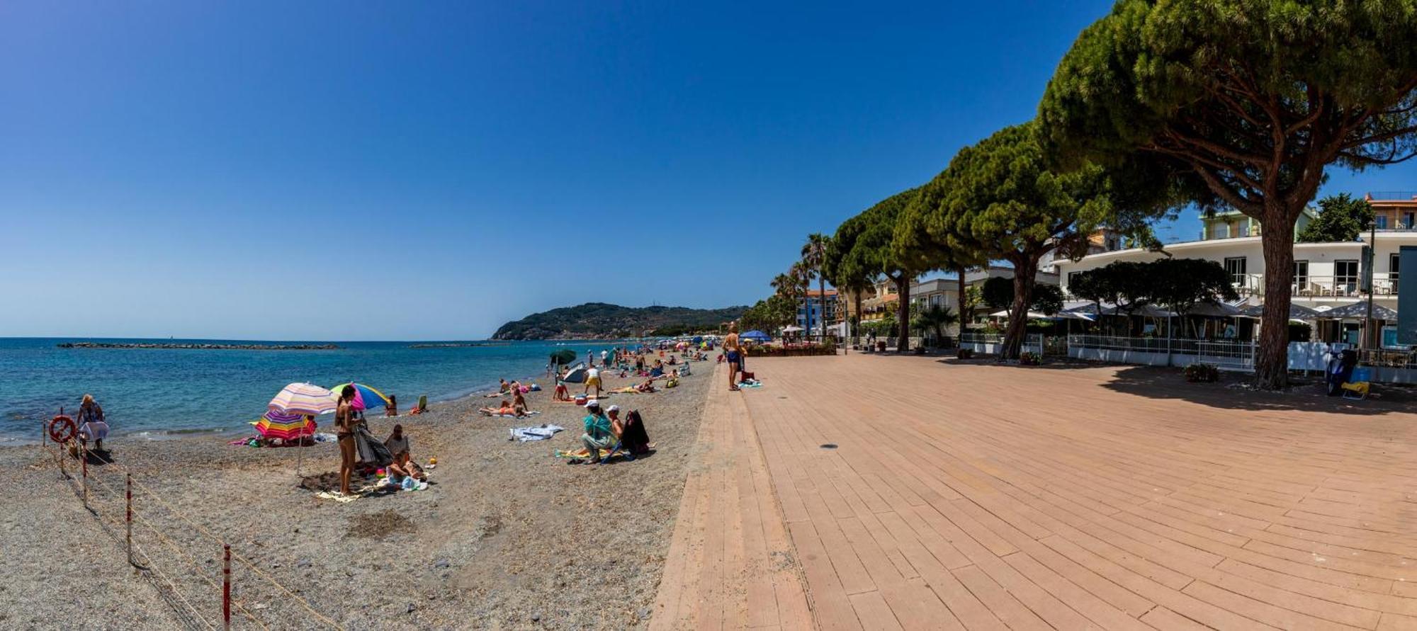 Piccolo Hotel Le Palme San Bartolomeo Al Mare Exterior photo